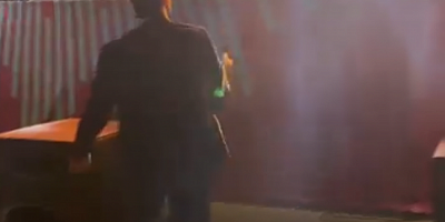 Erdal Beşikçioğlu, Melek Mosso konserinde dans etti