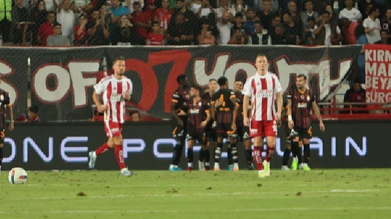 Galatasaray, Antalyaspor’u 3-0 geçti