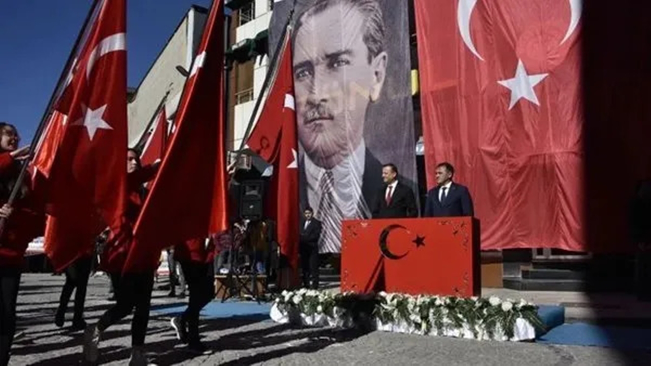 28 Ekim yarım gün tatil mi? Cumhuriyet Bayramı detayları