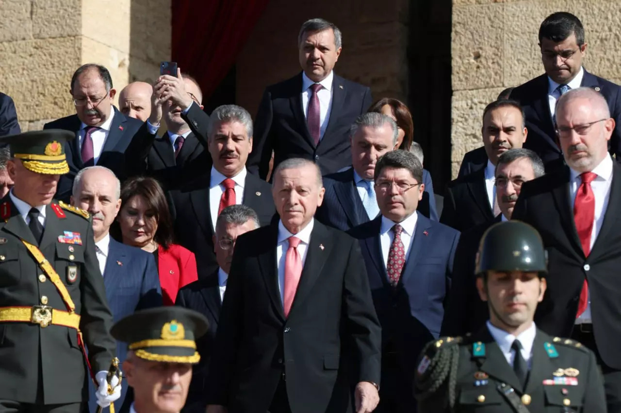 Cumhuriyetin 101. Yılı kutlanıyor: Erdoğan Anıtkabir defterini imzaladı