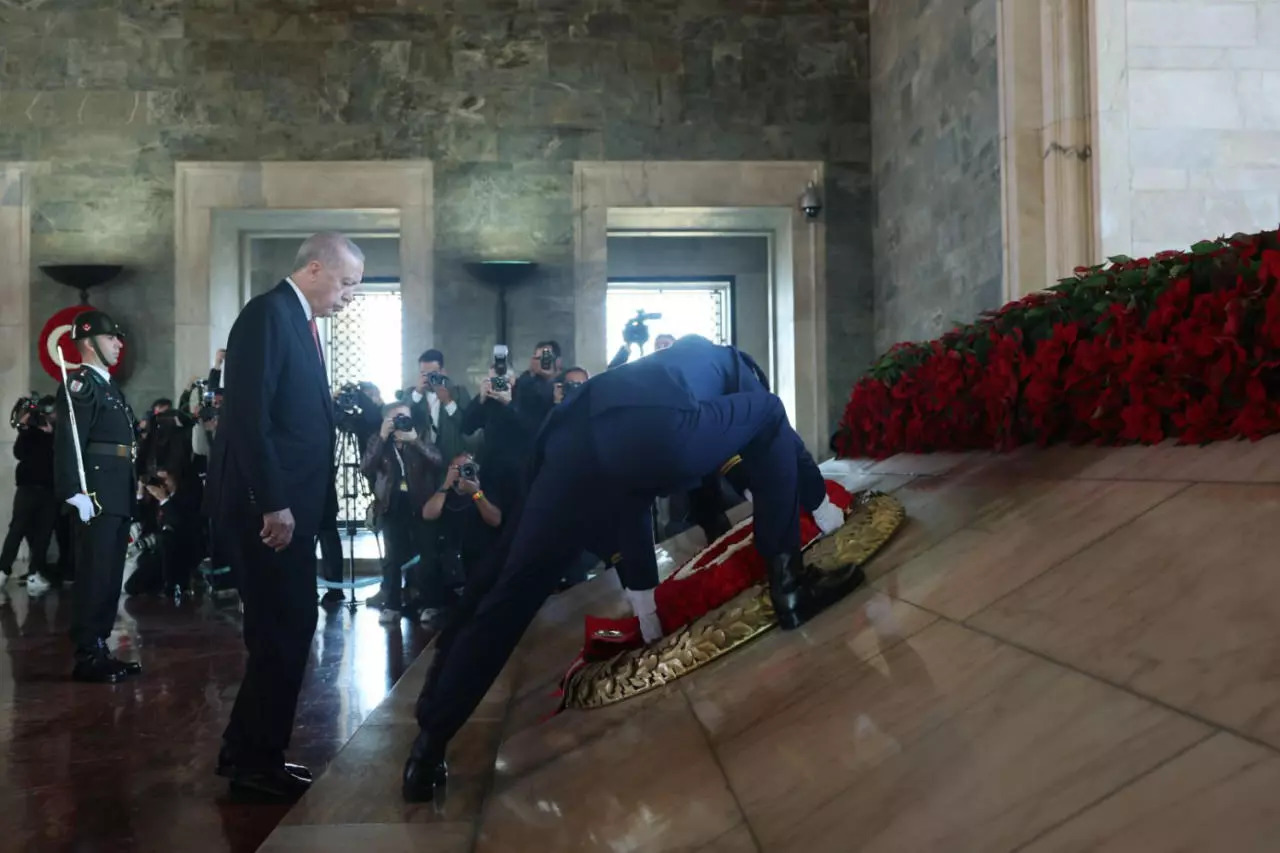 Cumhuriyetin 101. Yılı kutlanıyor: Erdoğan Anıtkabir defterini imzaladı