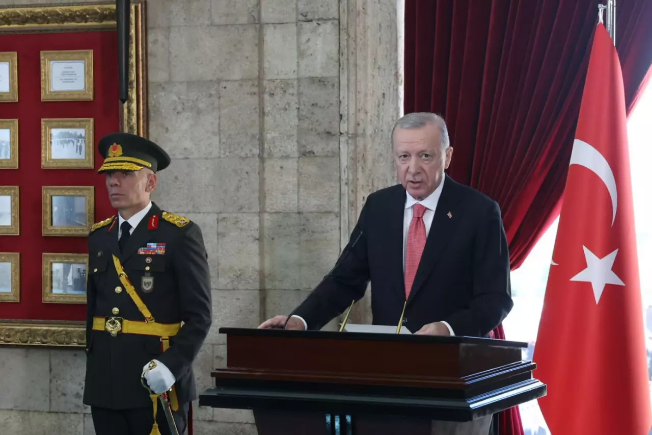 Cumhuriyetin 101. Yılı kutlanıyor: Erdoğan Anıtkabir defterini imzaladı