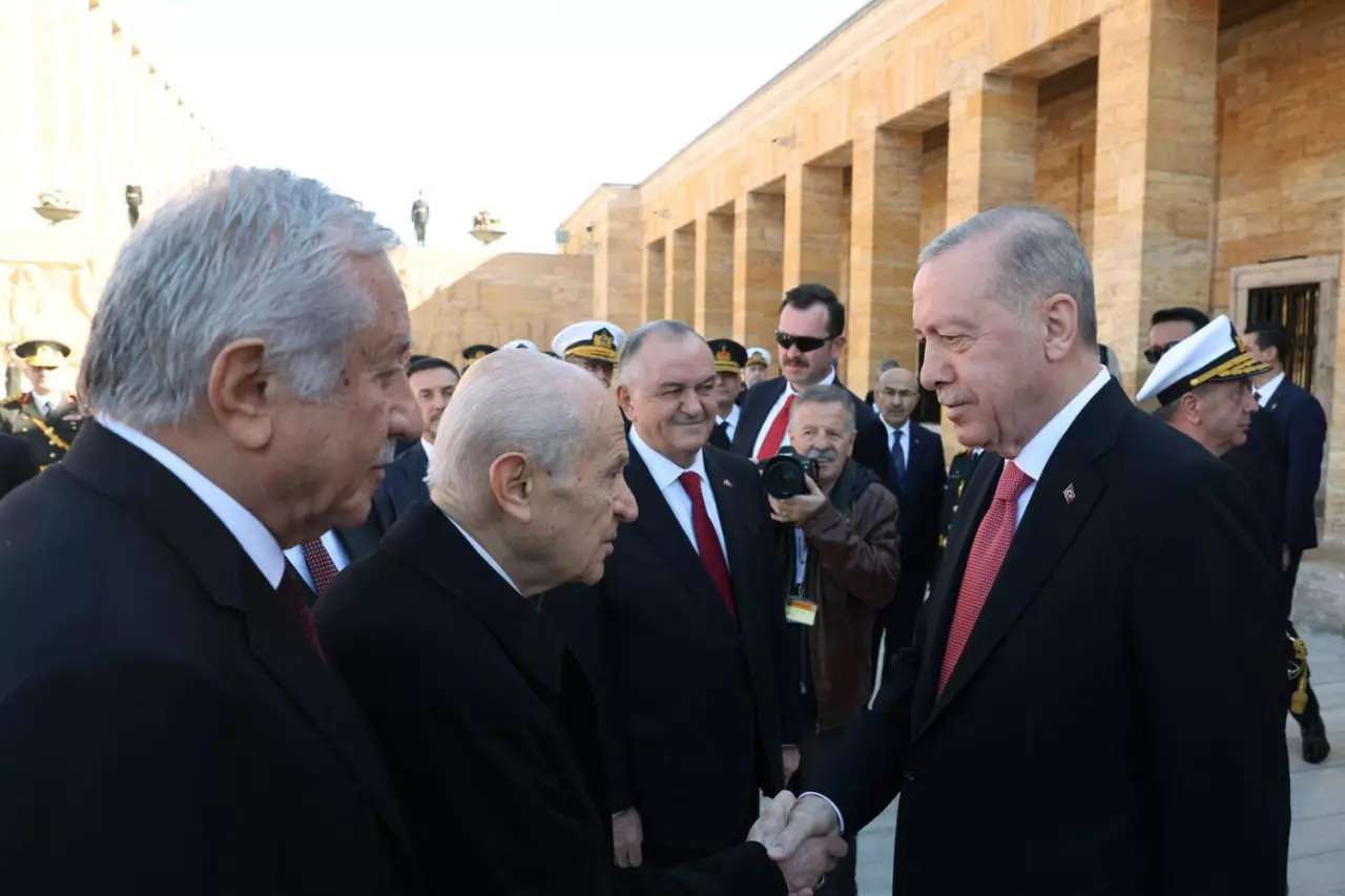 Cumhuriyetin 101. Yılı kutlanıyor: Erdoğan Anıtkabir defterini imzaladı