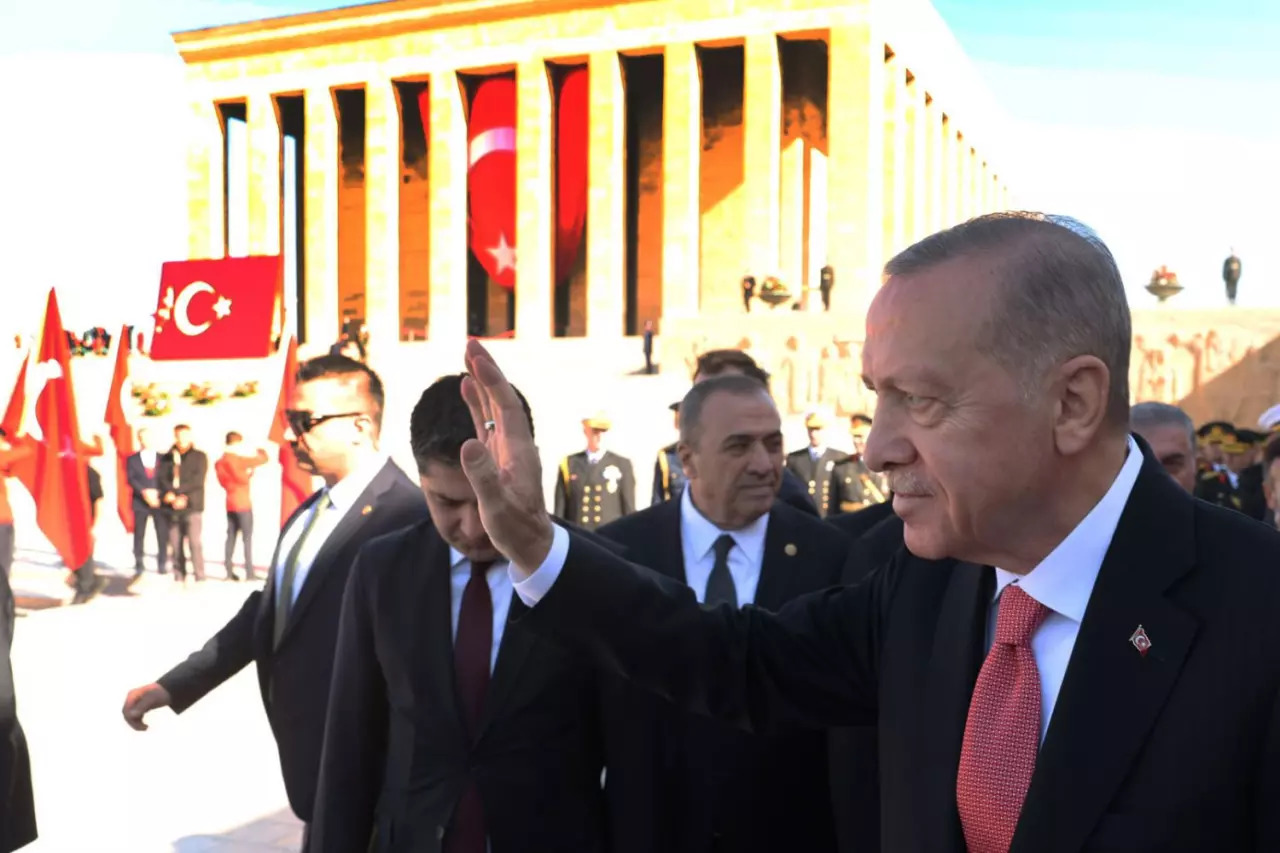 Cumhuriyetin 101. Yılı kutlanıyor: Erdoğan Anıtkabir defterini imzaladı