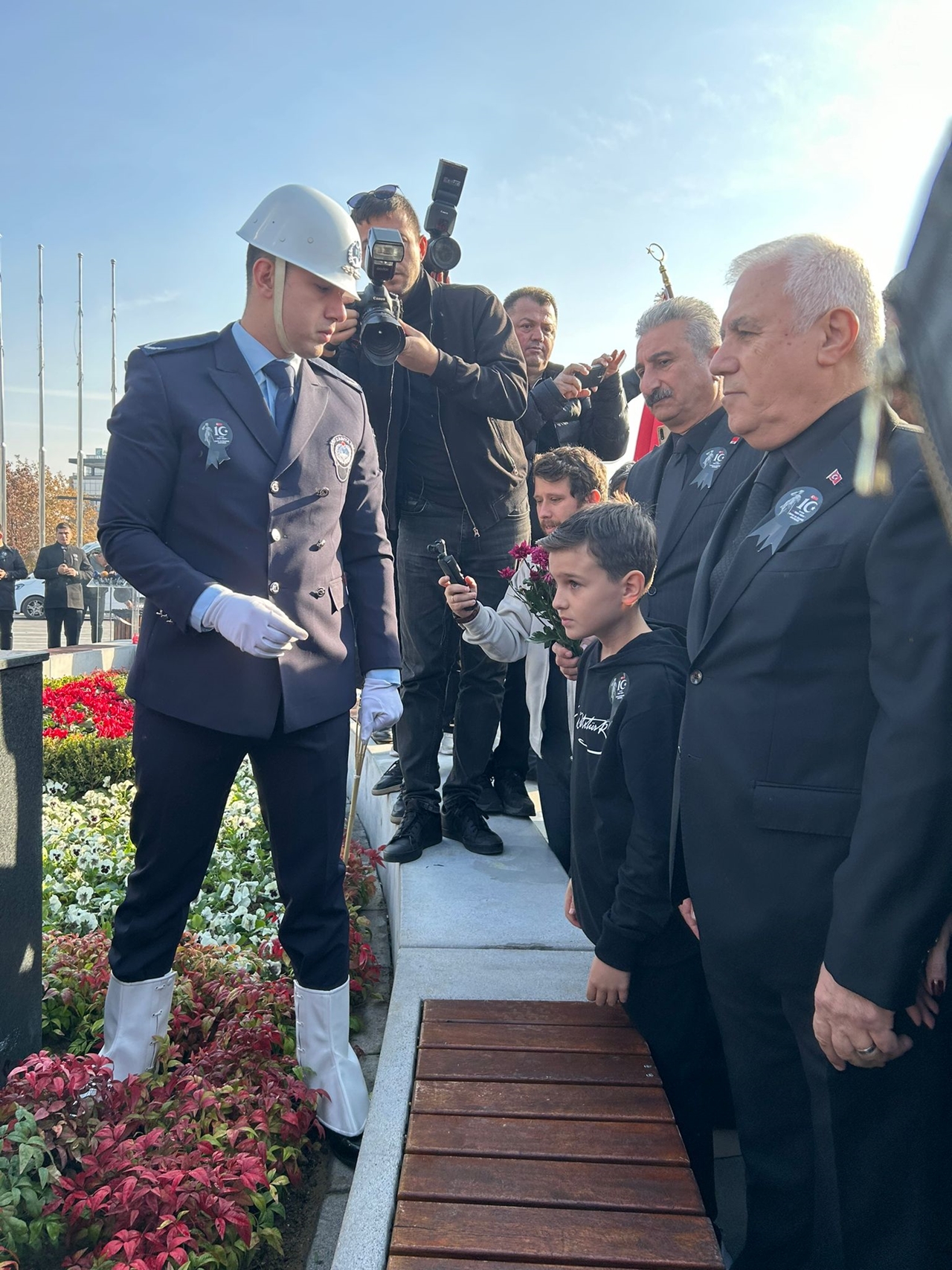 Bursa Büyükşehir Belediye Başkanı Mustafa Bozbey 10 Kasım anısına heykel açtı