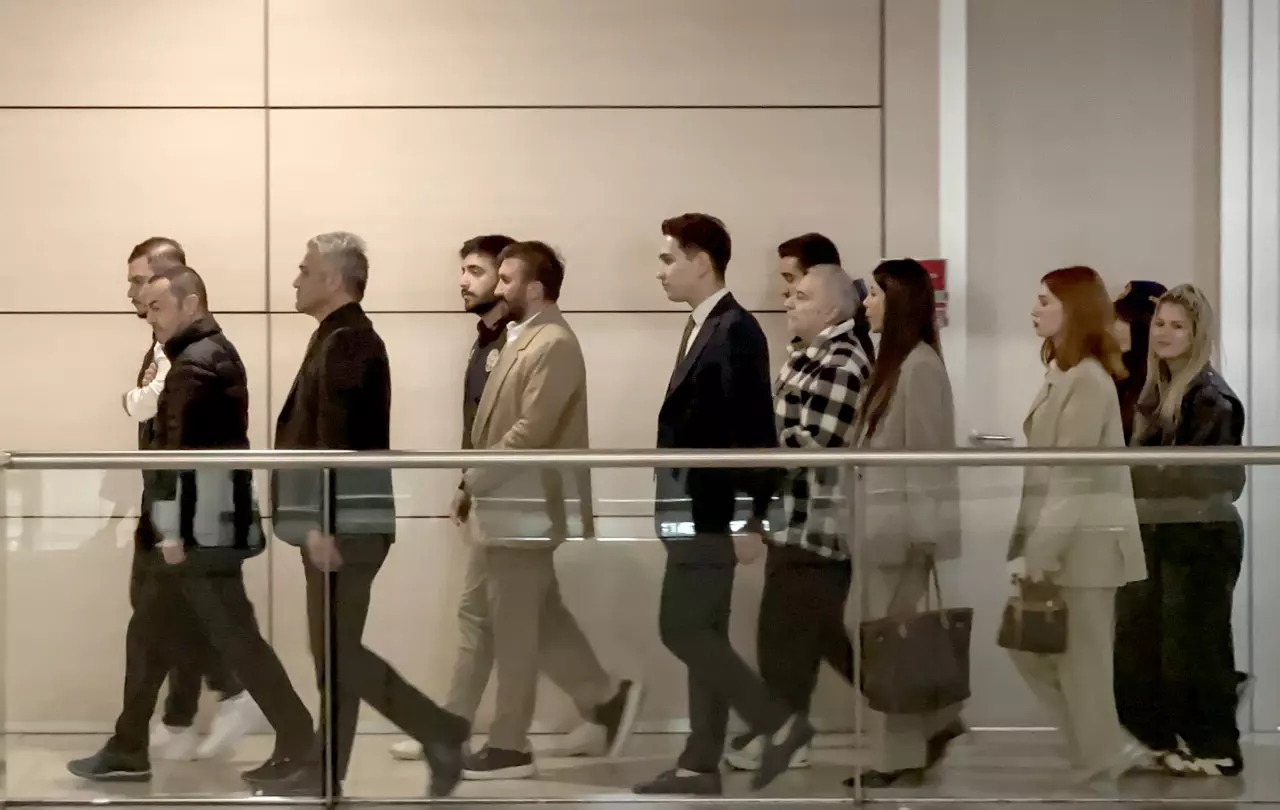 Yasadışı bahis çetesi çökertildi: Ünlü isimler gözaltında