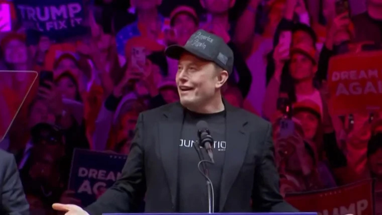 Elon Musk servetini katladı: Bezos'a 100 milyar dolar fark attı