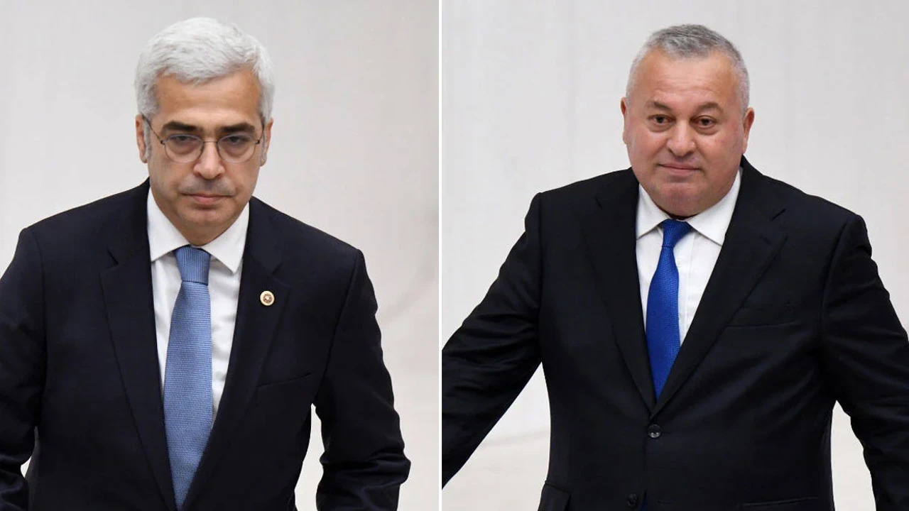 Merkez sağda yaprak dökümü: İki önemli istifa