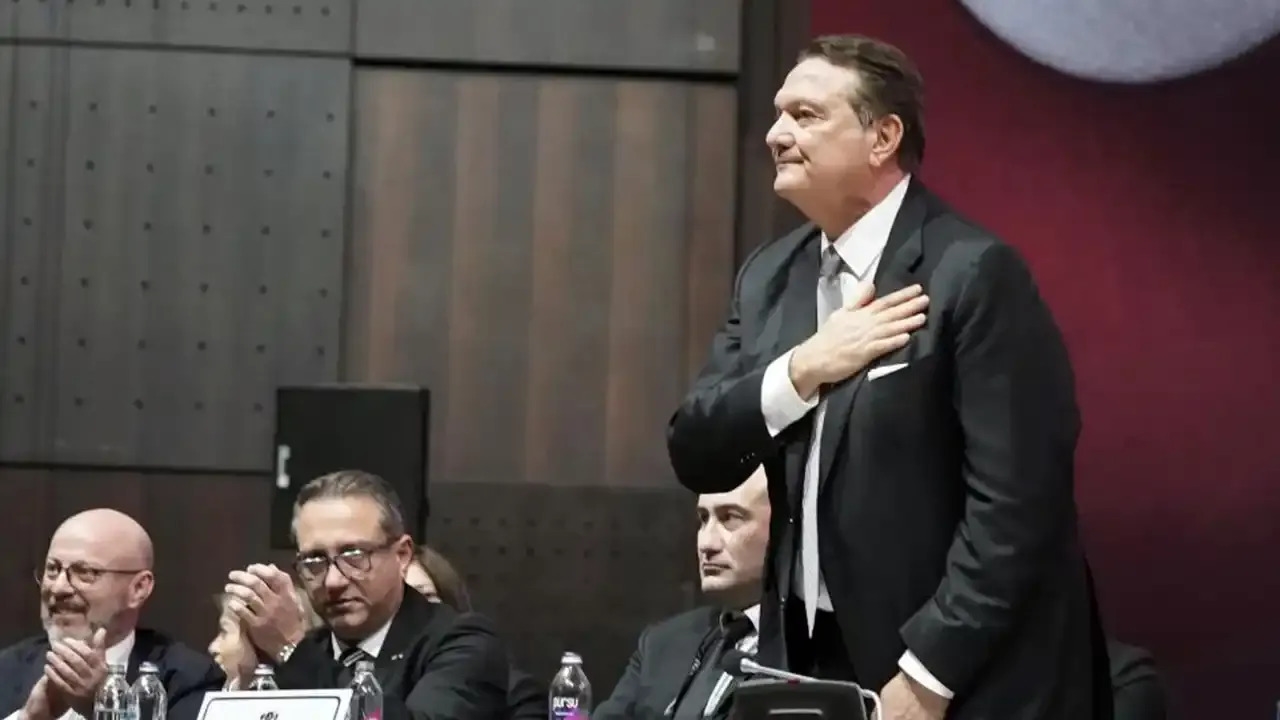 Hasan Arat, Beşiktaş Başkanlığı'ndan şok kararla ayrıldı