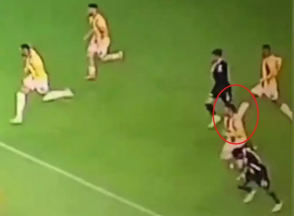 Fenerbahçe-Gaziantep FK maçında tartışmalı penaltı pozisyonları