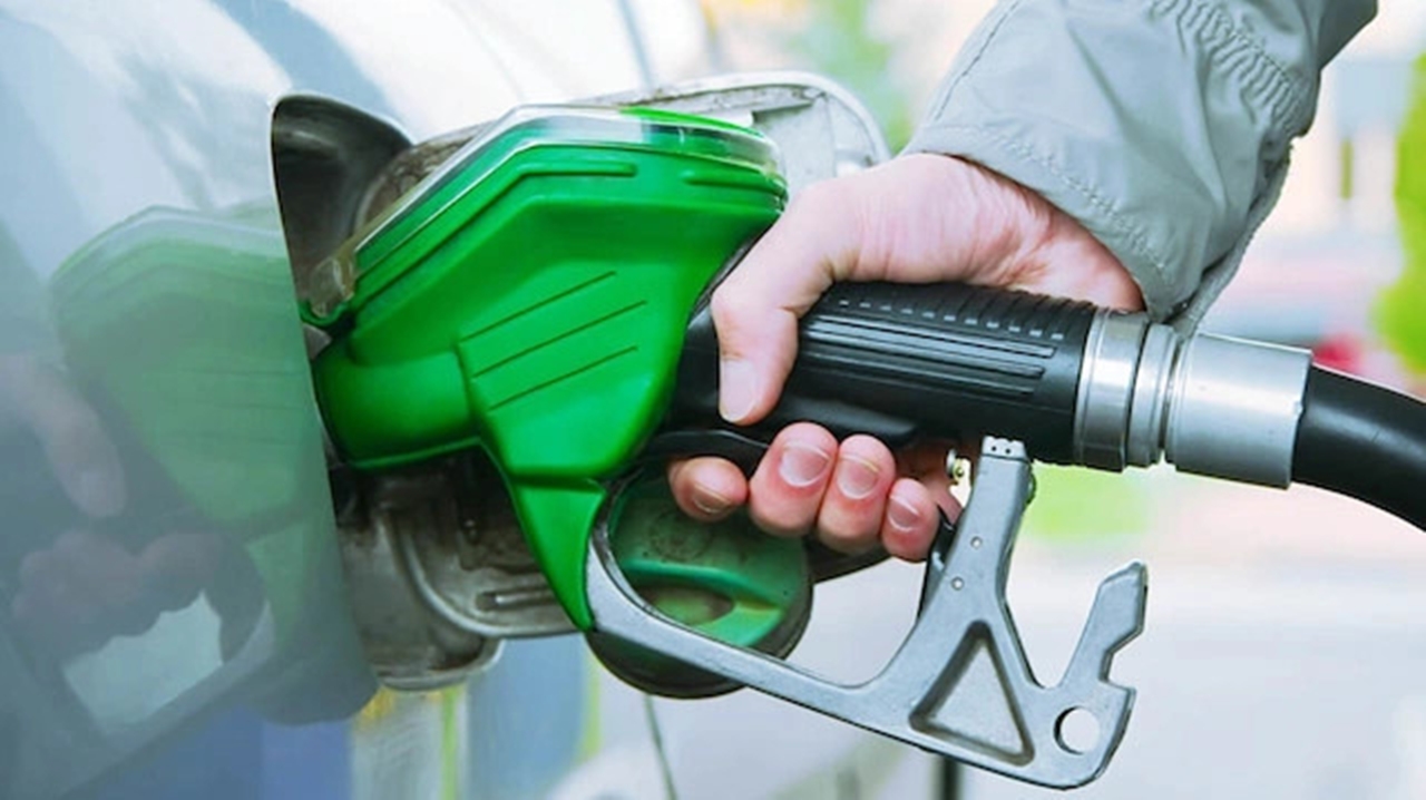 Benzinde büyük indirim! Bu gece fiyatlar düşüyor