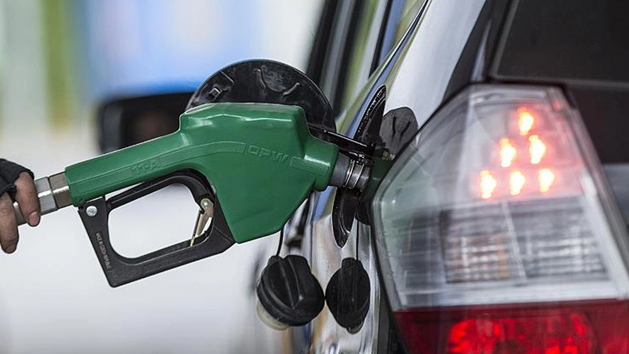 Benzinde büyük indirim! Bu gece fiyatlar düşüyor