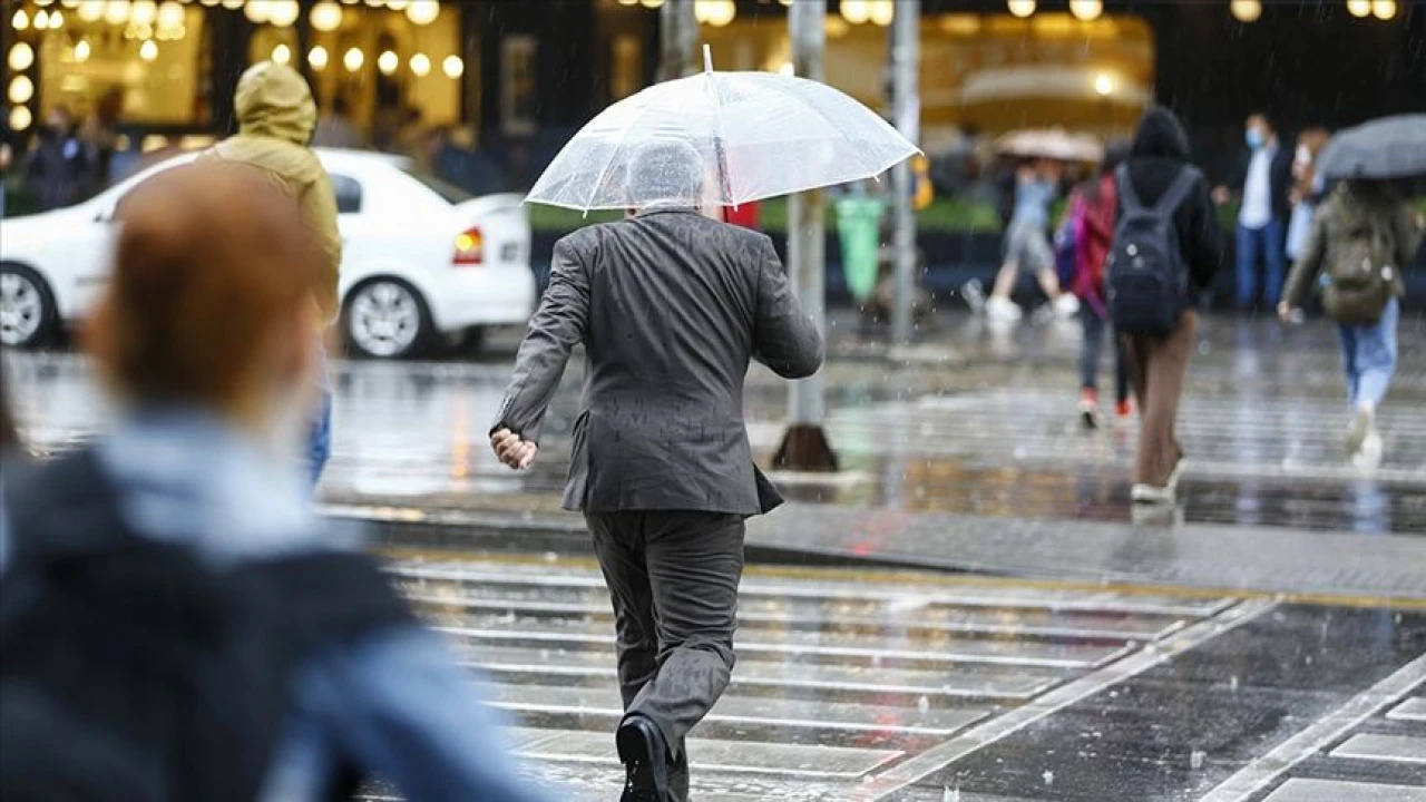 Türkiye yağış ve soğuk havanın etkisi altında: Kuvvetli sağanak ve don uyarısı