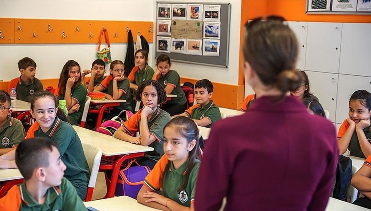 Okul kıyafeti yönetmeliği değişti: Eşit ve ekonomik kıyafetler