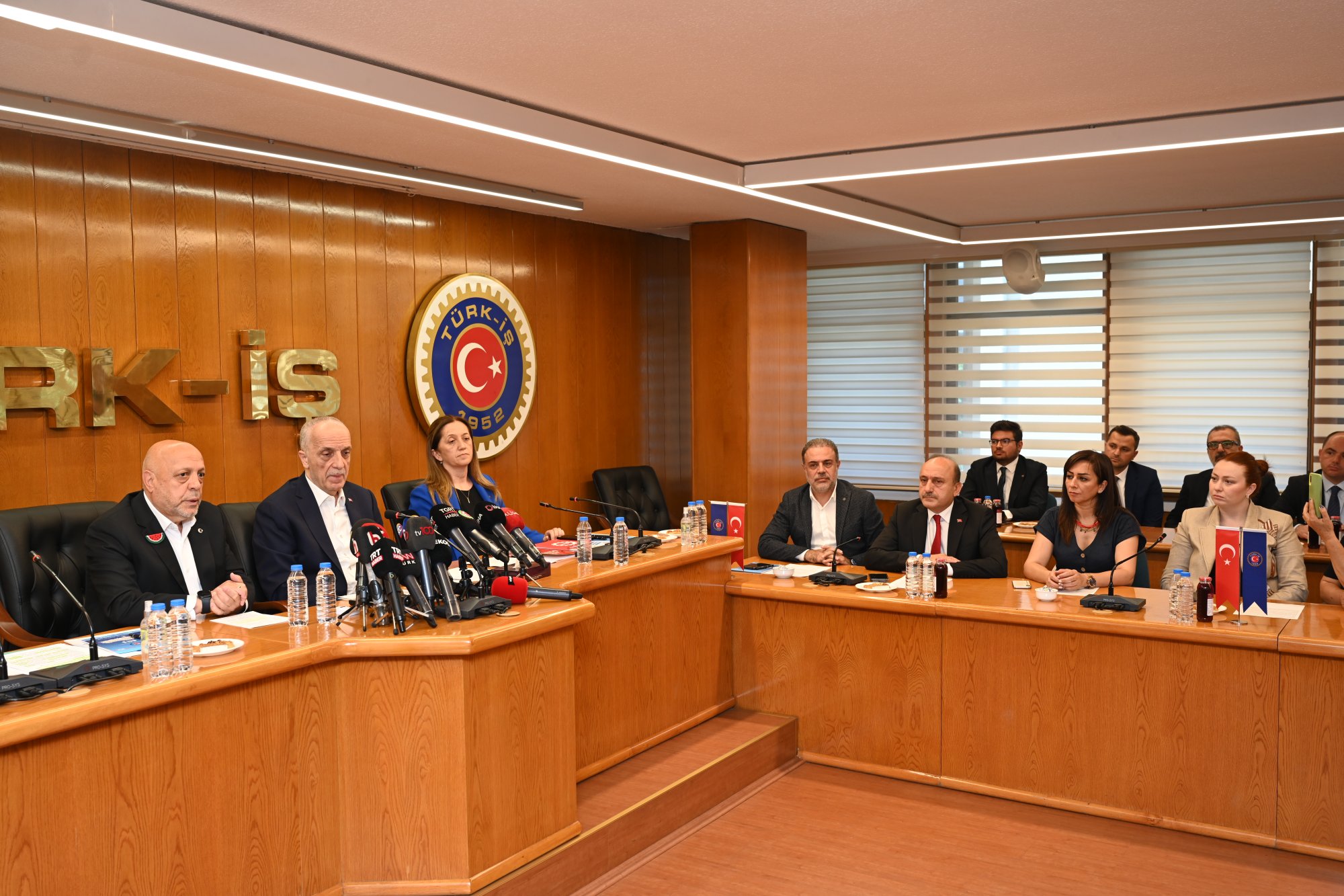 Asgari ücret zirveye tırmanıyor: İşçilerin geleceği için kritik dönemeç