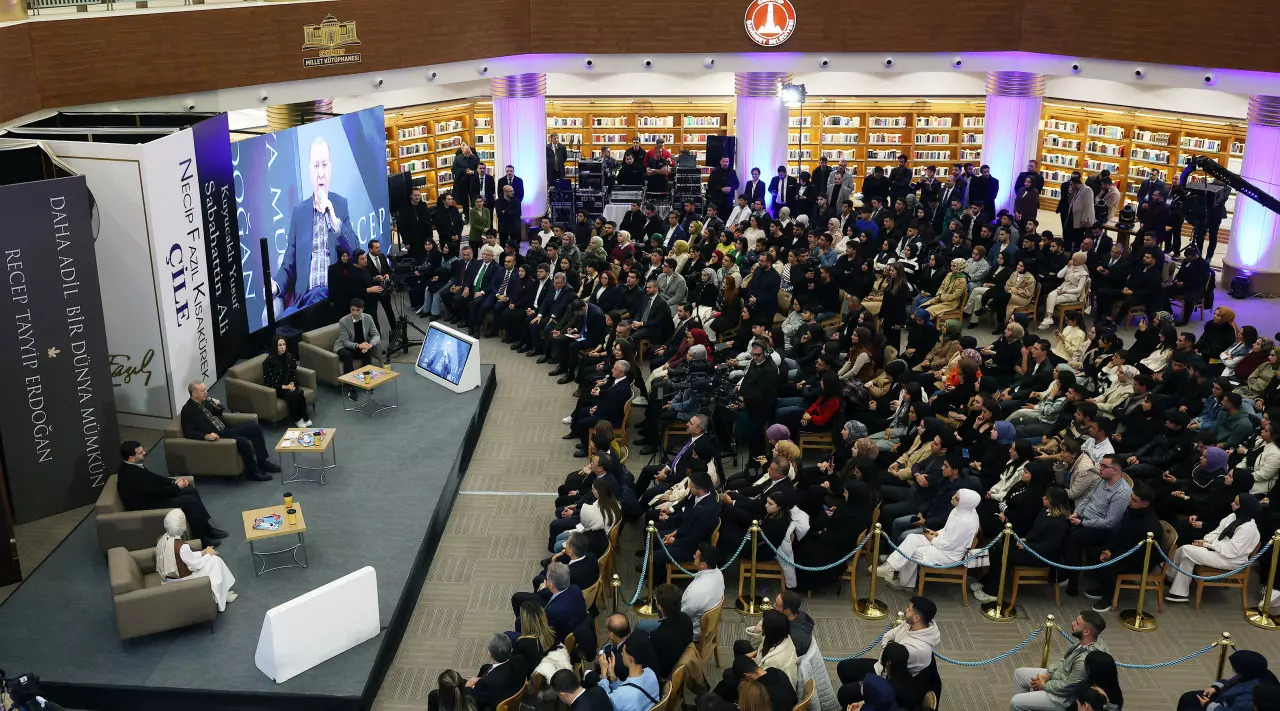 Erdoğan'dan Gençlere vizyon: Geleceği sizler inşa edeceksiniz