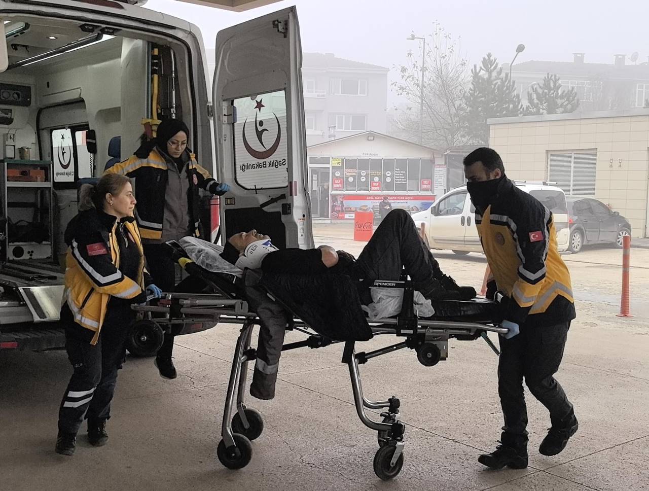 TIR şoförü dorseden düşüp ölümden döndü: Güvenlik yetersiz mi?