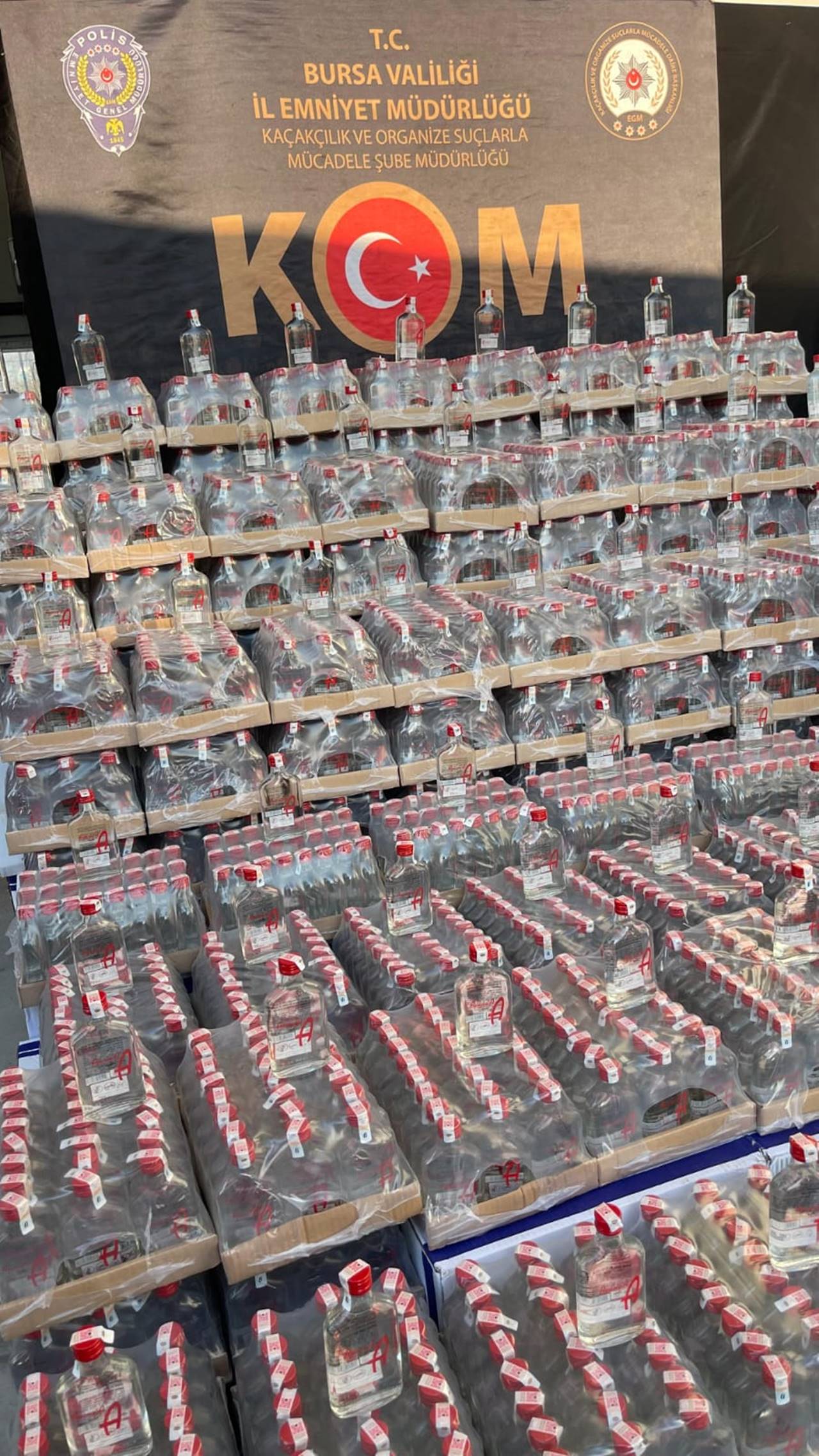 Bursa'da 5 bin 740 şişe sahte alkol ele geçirildi