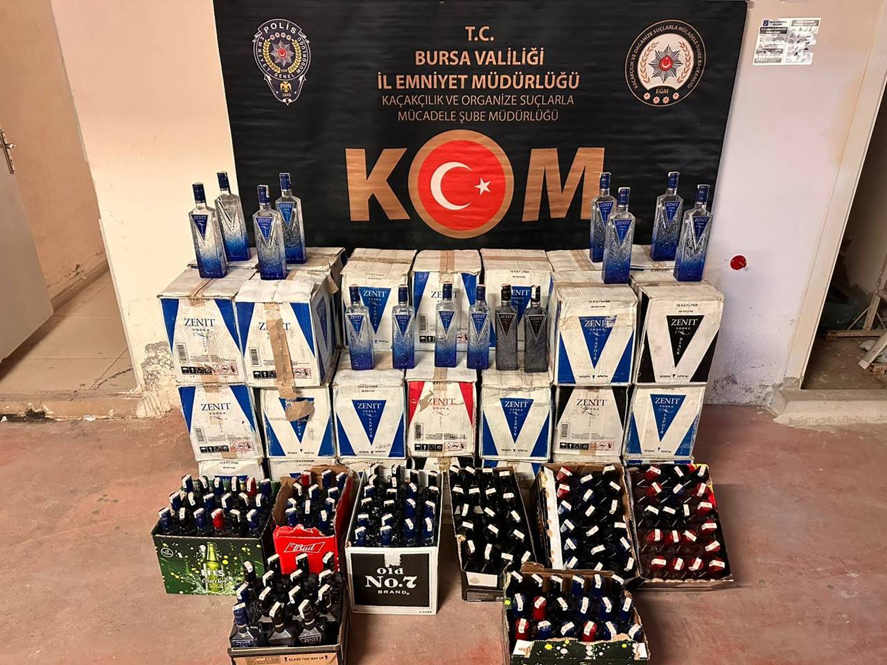 Bursa'da 5 bin 740 şişe sahte alkol ele geçirildi