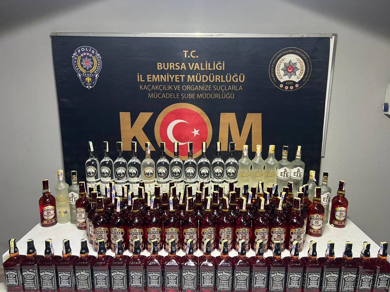 Bursa'da 5 bin 740 şişe sahte alkol ele geçirildi