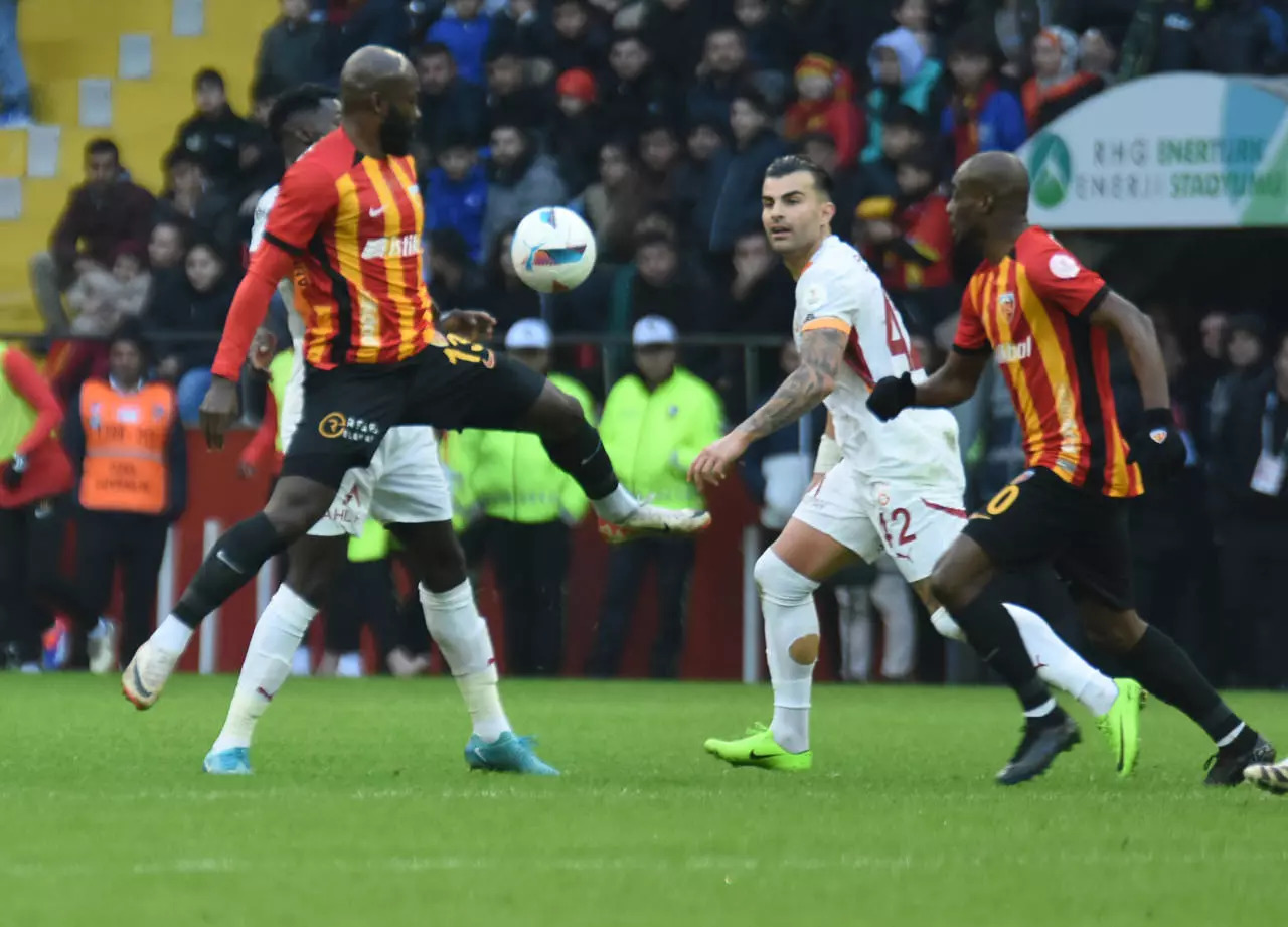 Galatasaray durdurulamıyor! Kayserispor’u farklı geçti