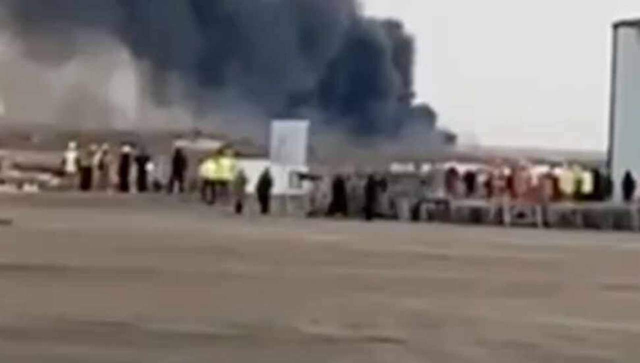 Kazakistan'da Azerbaycan Havayolları'na ait yolcu uçağı düştü