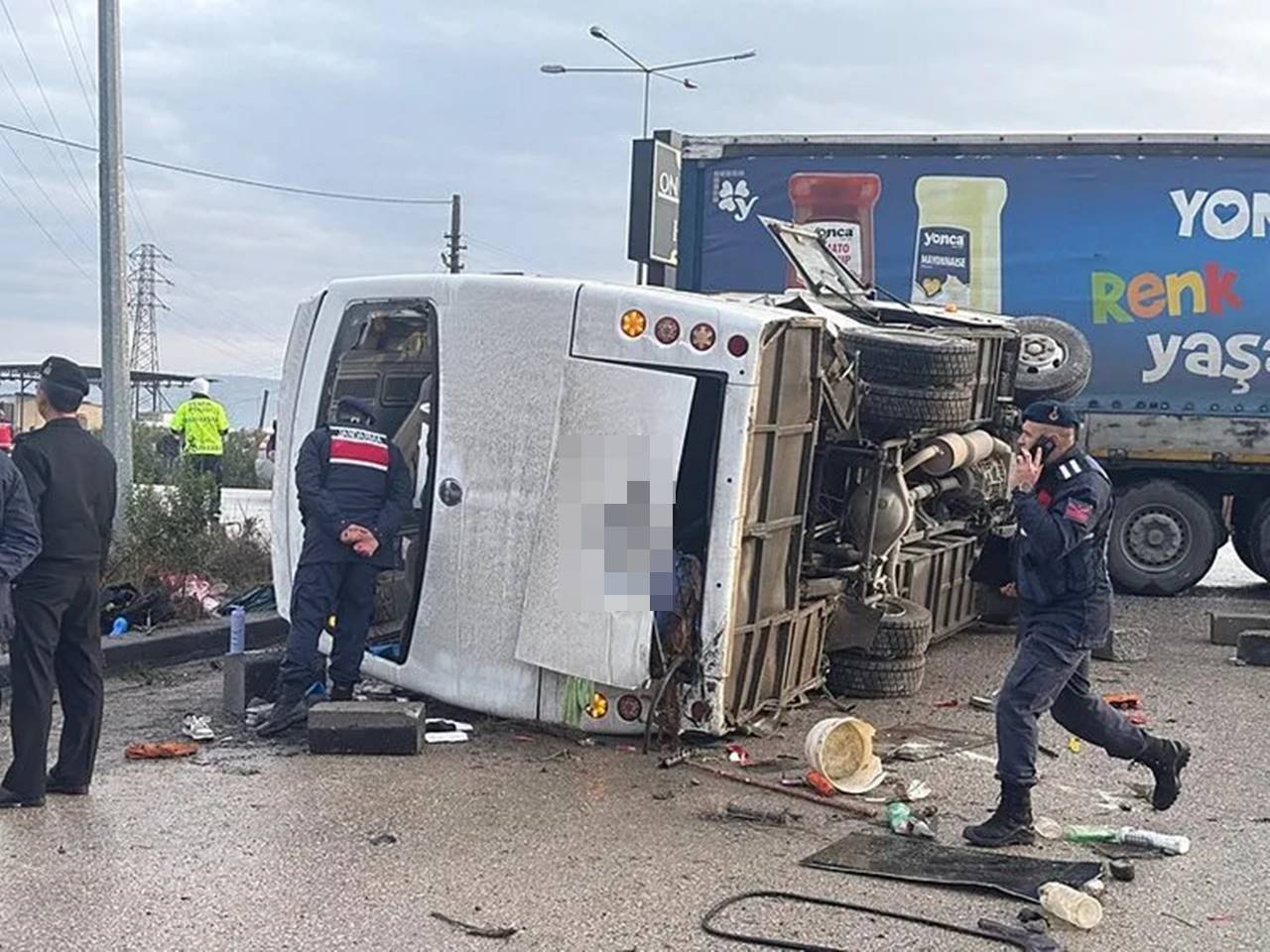 Feci kaza! Öğrenci servisi ile tır çarpıştı, 8 öğrencinin durumu ağır