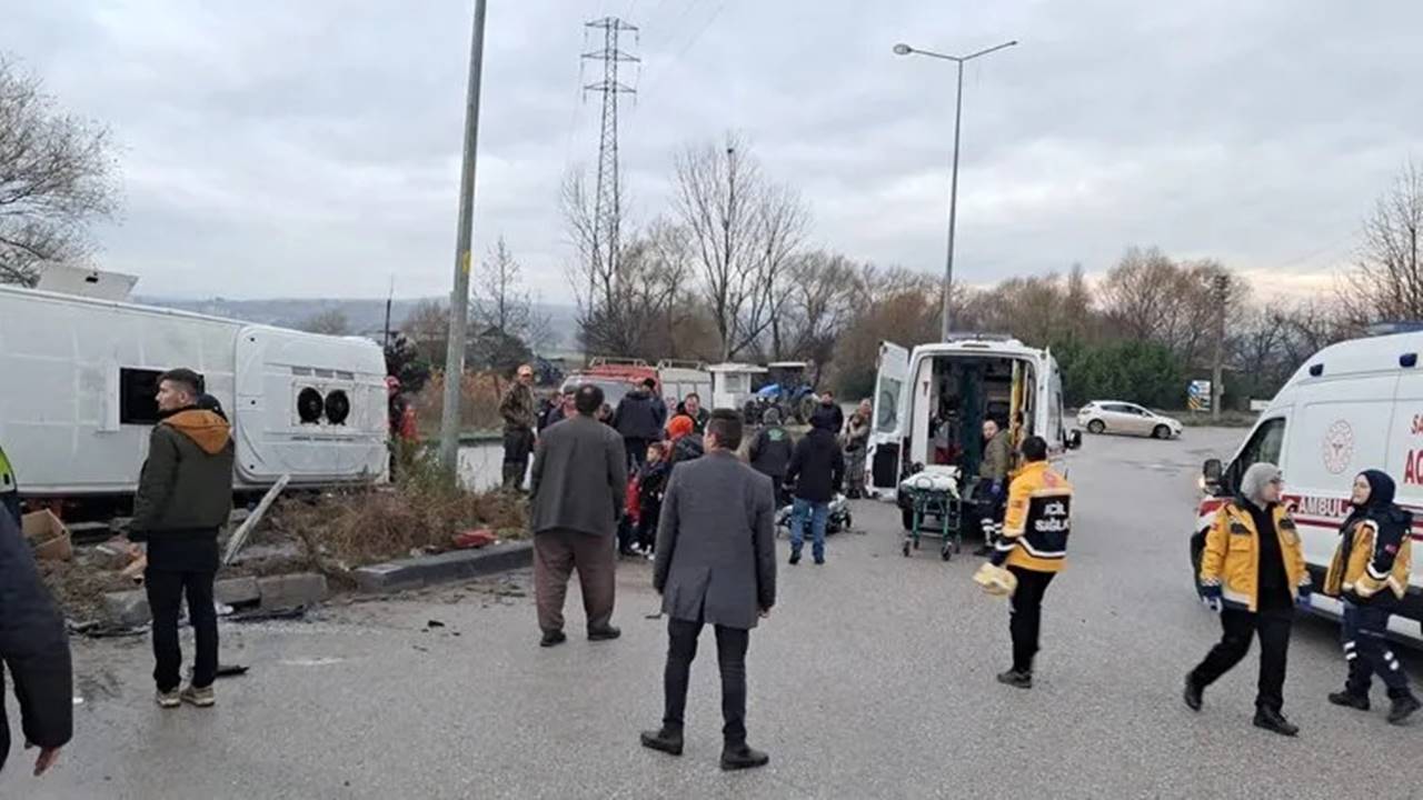 Feci kaza! Öğrenci servisi ile tır çarpıştı, 8 öğrencinin durumu ağır