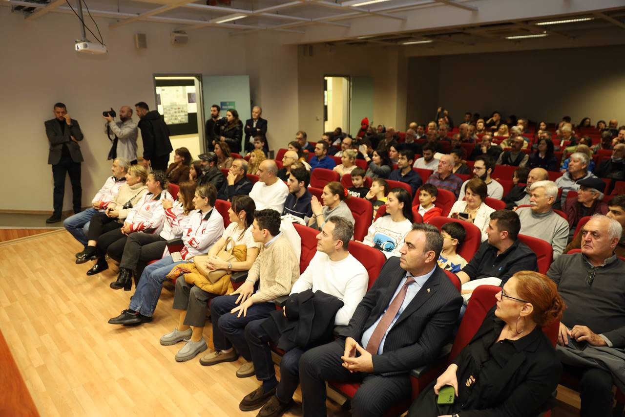 Bursa’da Akıl sporları zirvesi: Şampiyonlar gençlerle buluştu