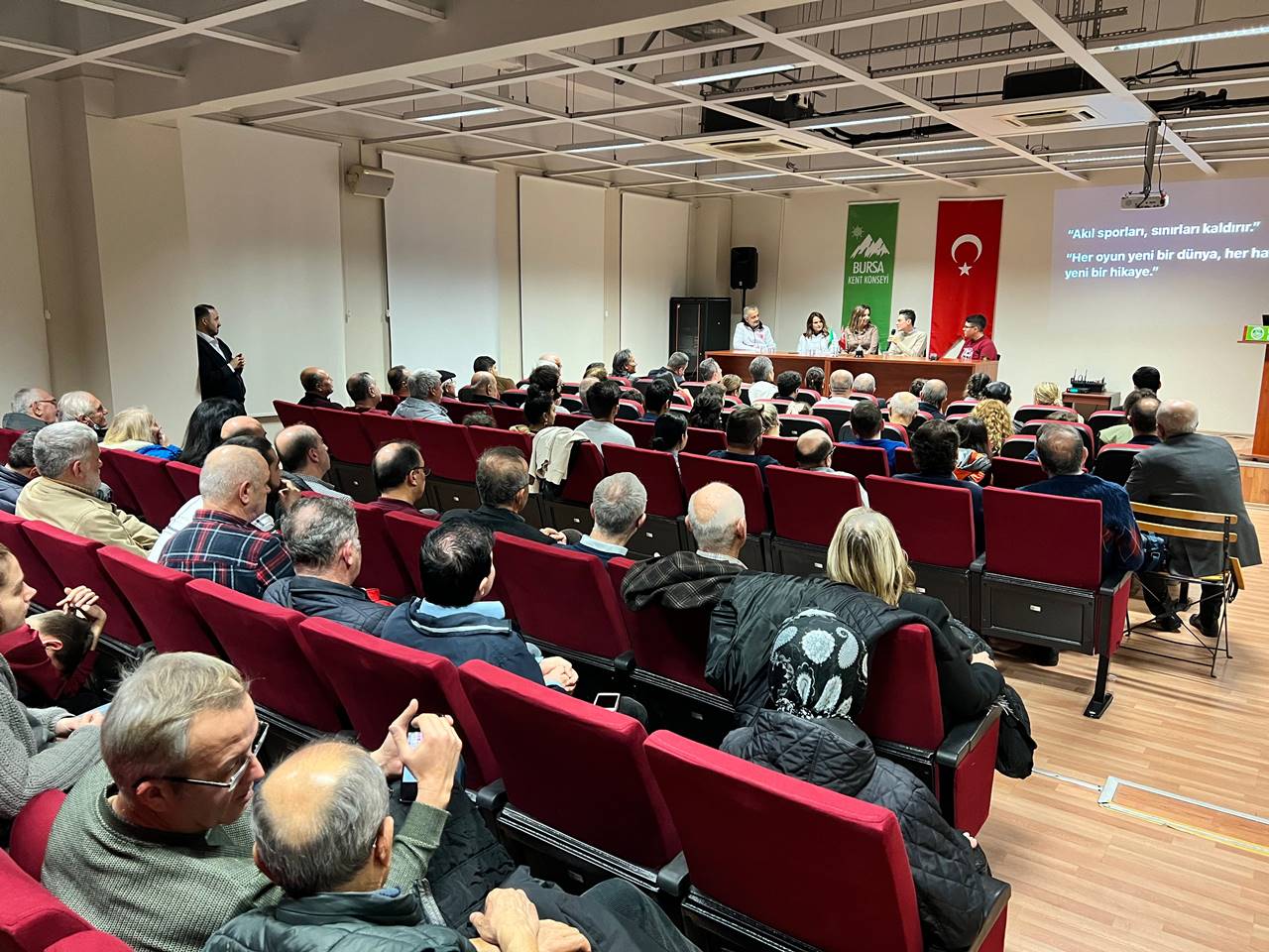 Bursa’da Akıl sporları zirvesi: Şampiyonlar gençlerle buluştu