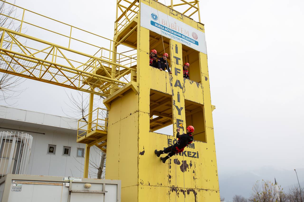 Bursa’dan El Halil’e yangınla mücadelede güç birliği