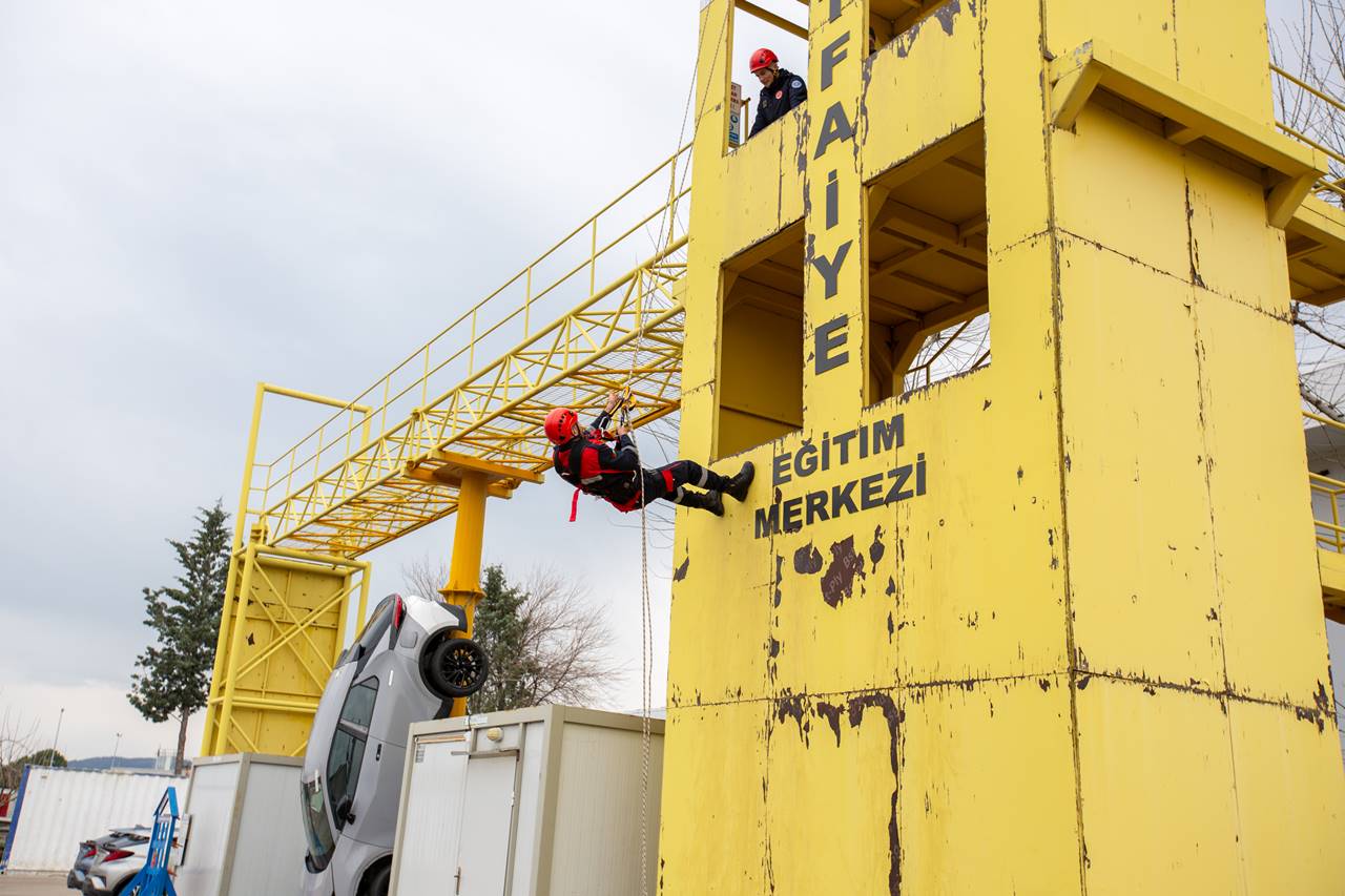 Bursa’dan El Halil’e yangınla mücadelede güç birliği