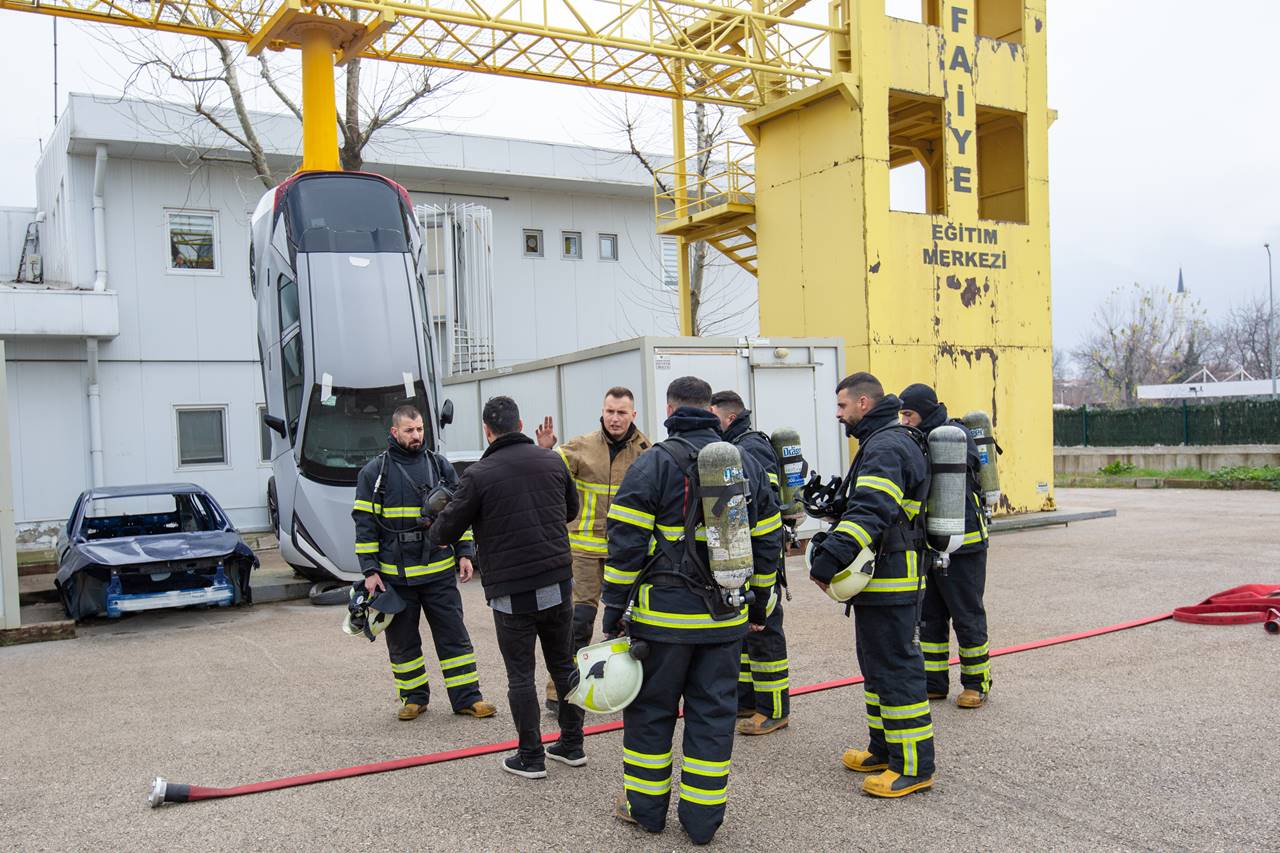 Bursa’dan El Halil’e yangınla mücadelede güç birliği
