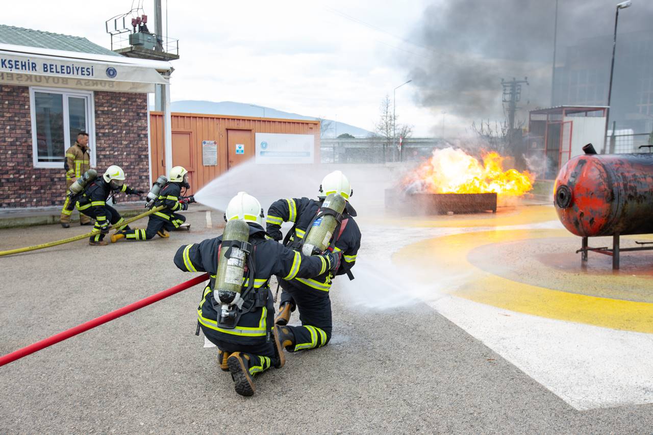 Bursa’dan El Halil’e yangınla mücadelede güç birliği