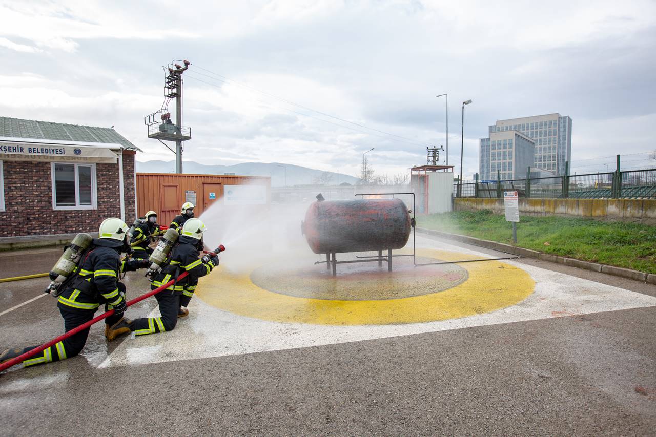 Bursa’dan El Halil’e yangınla mücadelede güç birliği