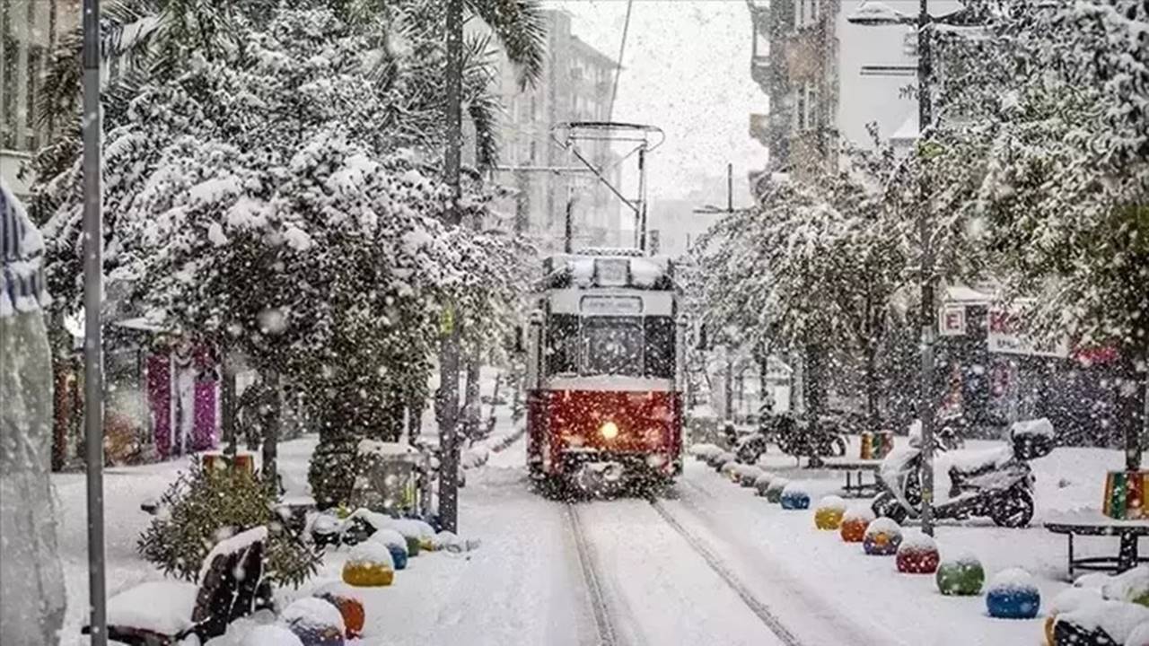Soğuk hava dalgası ve kar yolda: İstanbul’da kar beklentisi 