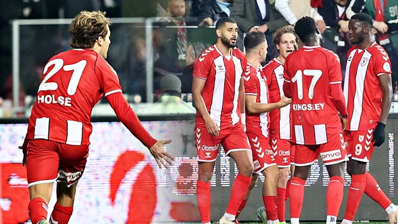 Samsunspor, Trabzonspor'u 2-1 yenerek 3 puanı kaptı