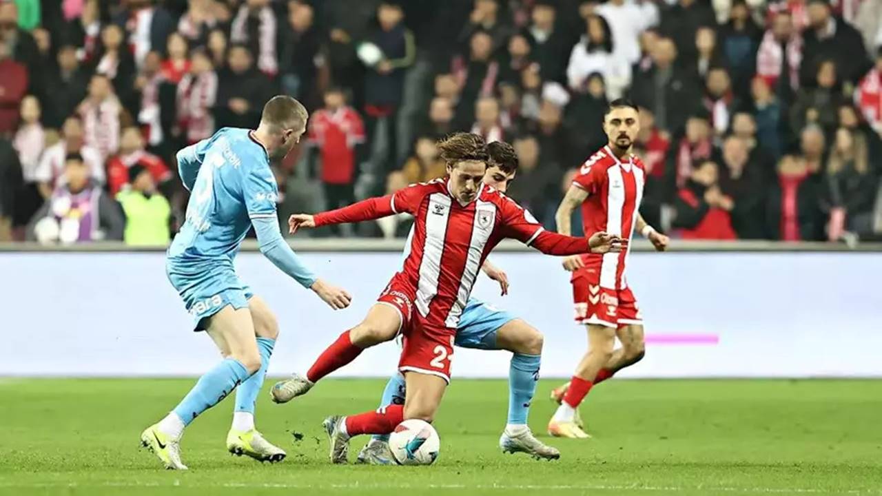 Samsunspor, Trabzonspor'u 2-1 yenerek 3 puanı kaptı