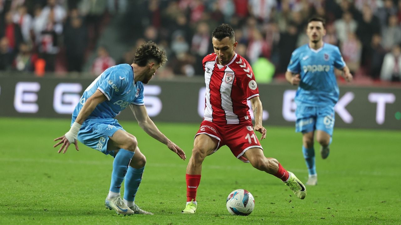 Samsunspor, Trabzonspor'u 2-1 yenerek 3 puanı kaptı