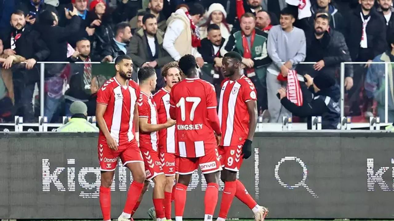 Samsunspor, Trabzonspor'u 2-1 yenerek 3 puanı kaptı