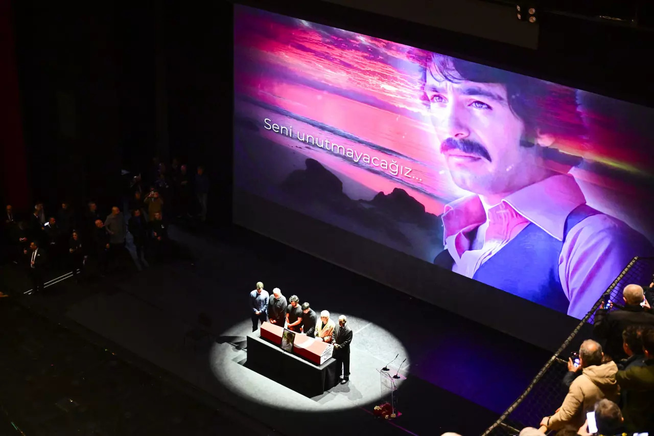 Arabeskin kralı Ferdi Tayfur son yolculuğuna uğurlandı