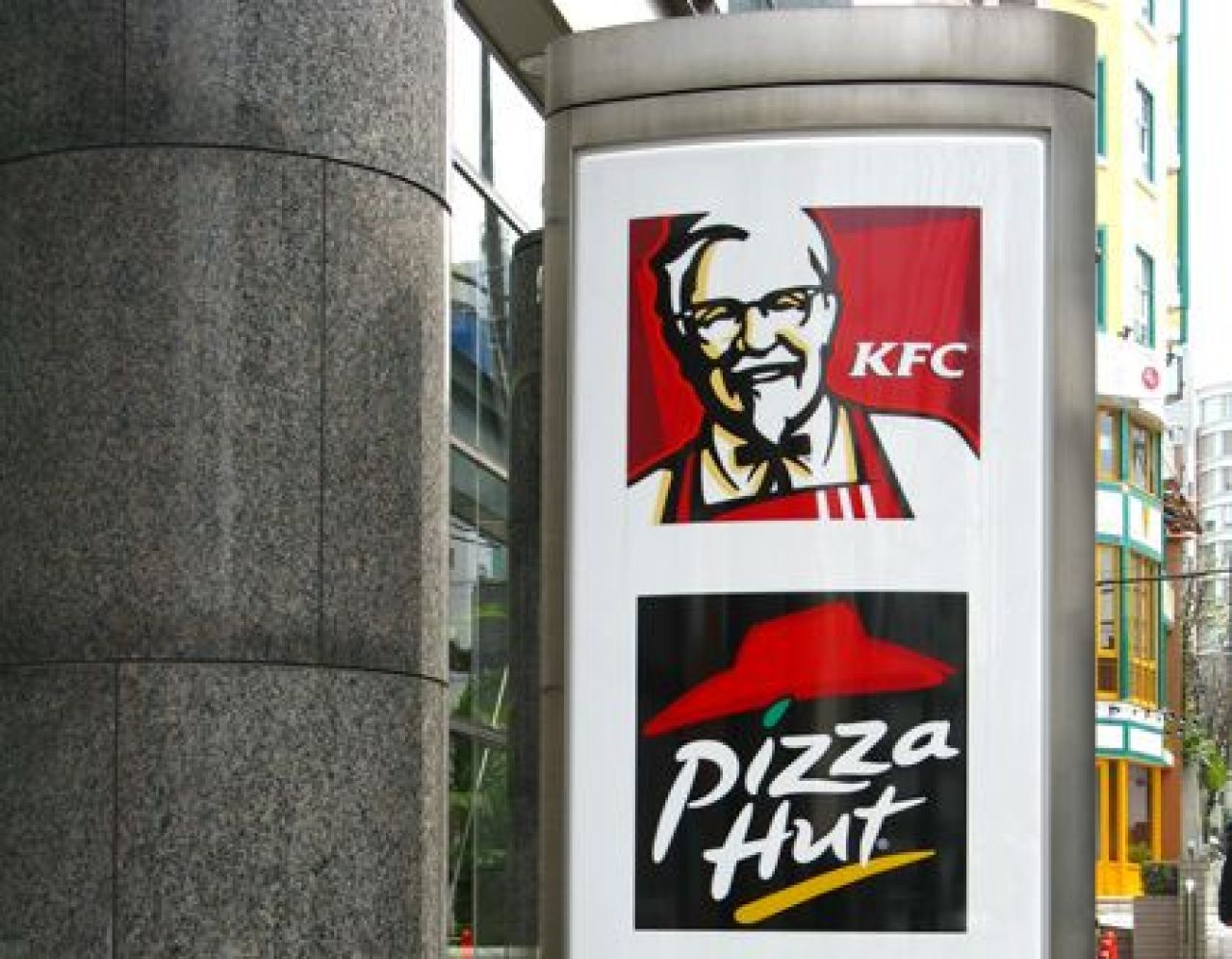 Yum! Brands KFC ve Pizza Hut restoranlarını kapatıyor