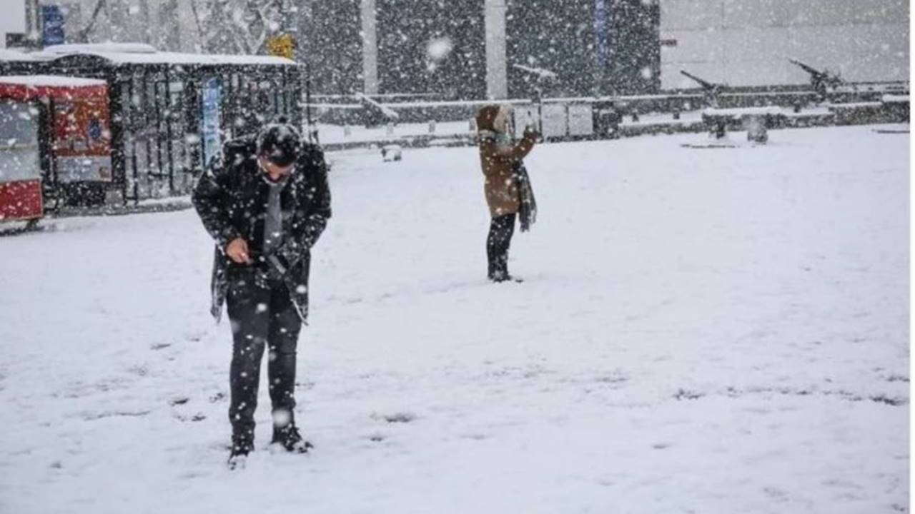 Kış geliyor: Sıcaklıklar düşerken sağanak ve kar İstanbul'u vuracak
