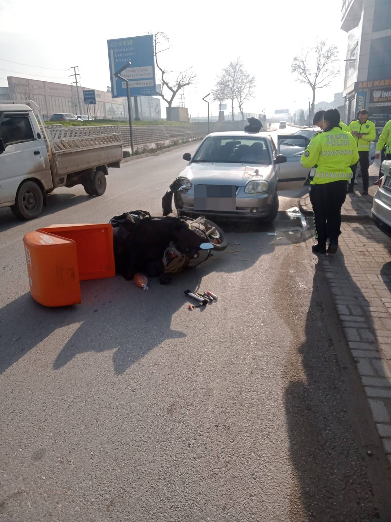 İnegöl’de Korkutan kaza: Motosiklet otomobille çarpıştı