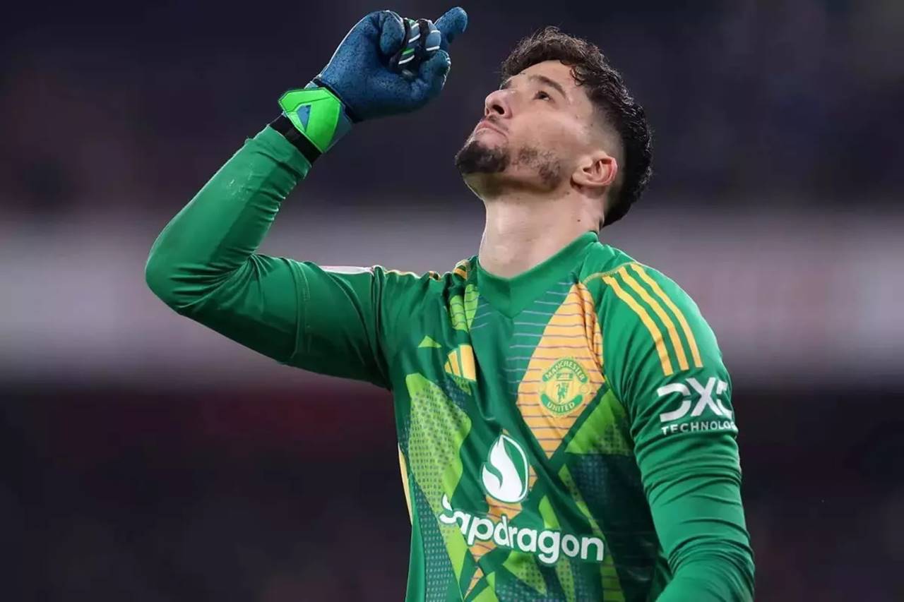 Altay Bayındır, Manchester United’ı penaltılarla tura taşıdı