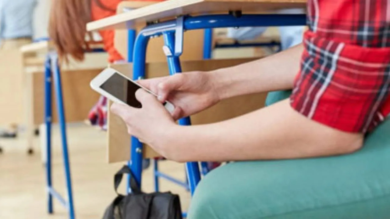 Okullarda Cep Telefonu yasağı onaylandı