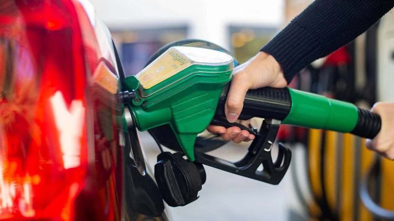 Akaryakıta Şok zam: Benzin ve Motorin fiyatları uçuyor