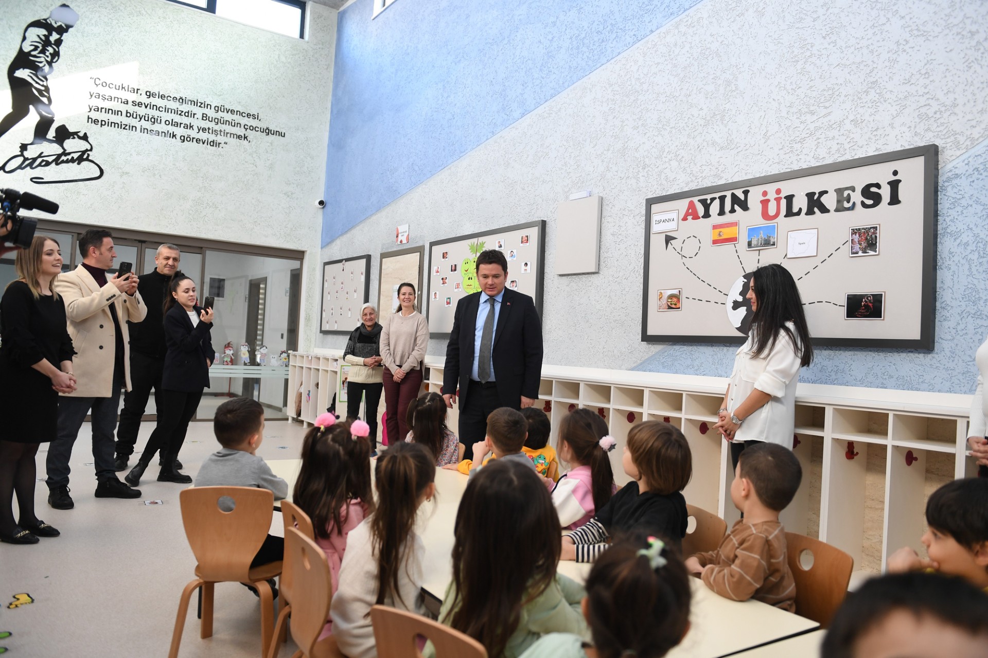 Başkan Aydın, Miniklerin karne heyecanını paylaştı