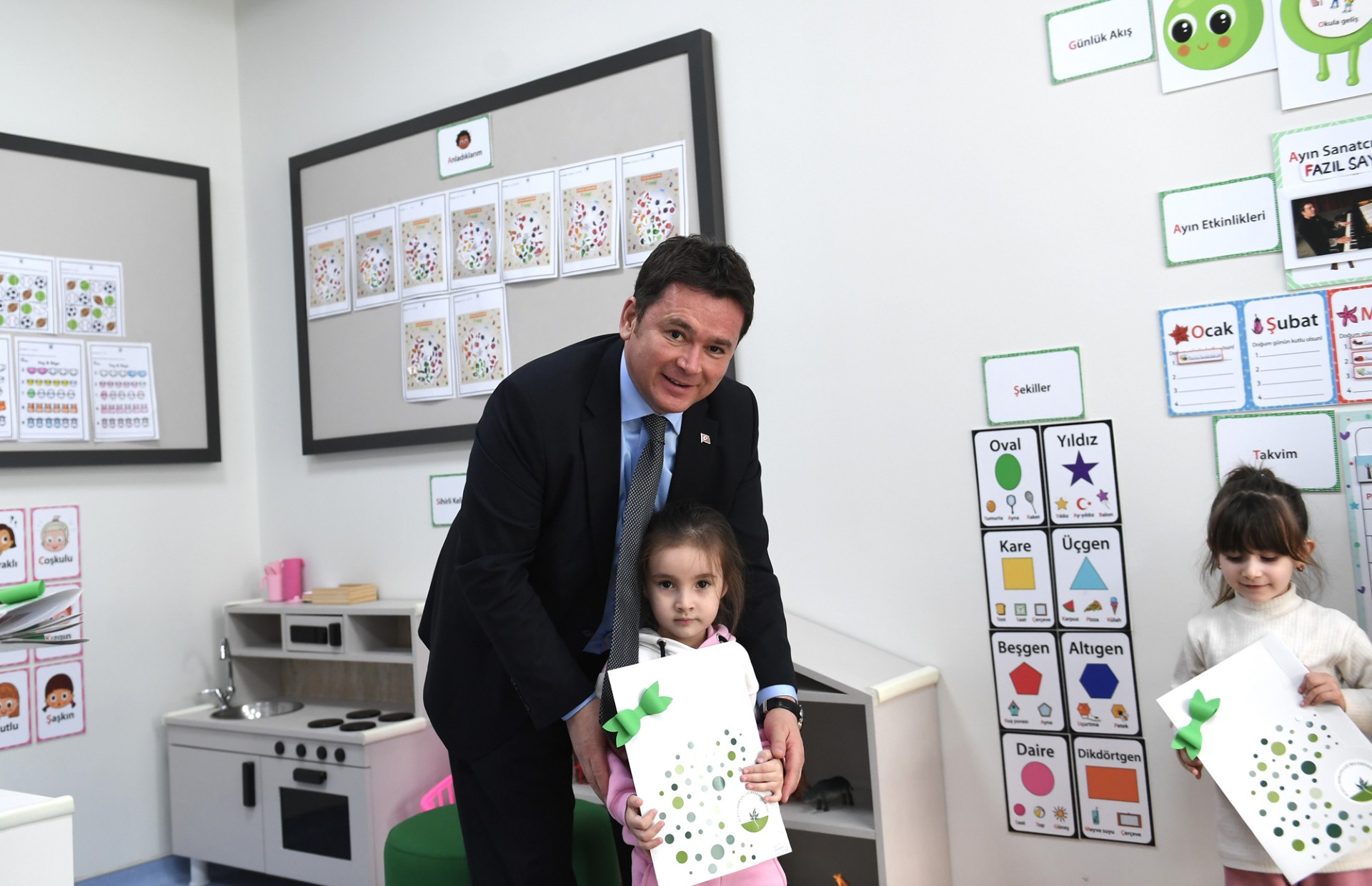 Başkan Aydın, Miniklerin karne heyecanını paylaştı