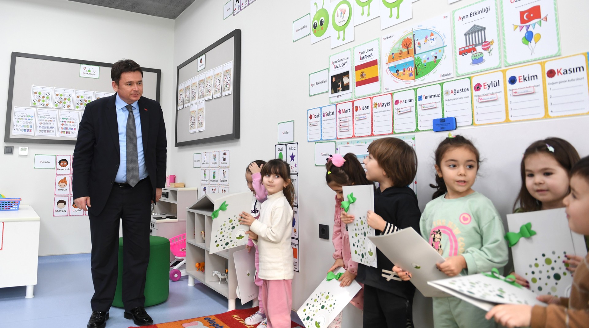 Başkan Aydın, Miniklerin karne heyecanını paylaştı